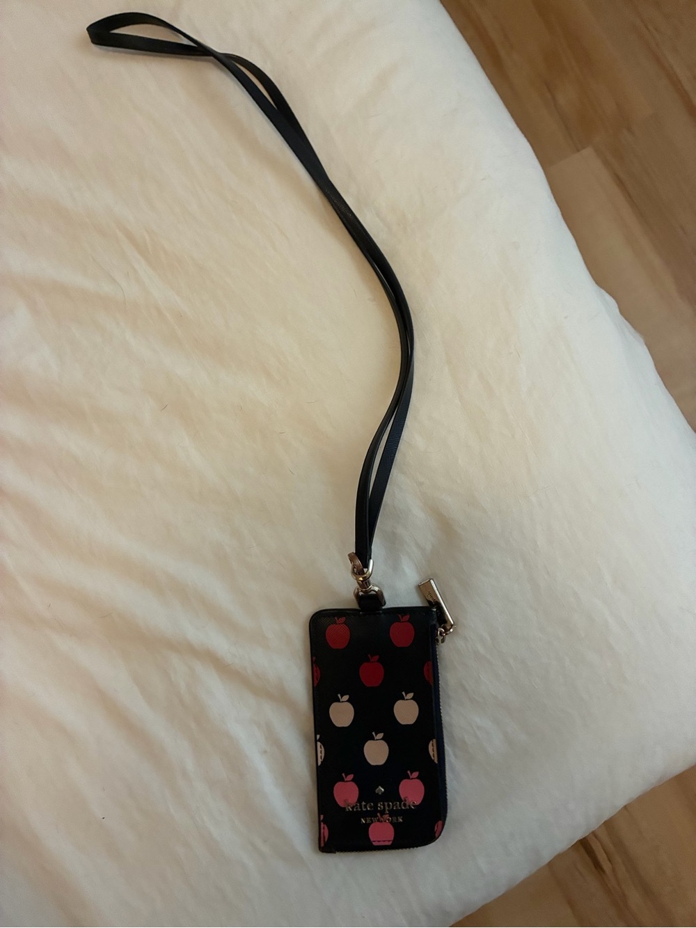 Kate Spade New York Apple Print Zip ID badge wallet lanyard - Picture 4 of 8